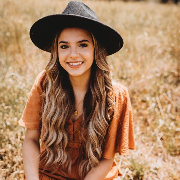 Meet your Posher, Carlie - Picture 1 of 1